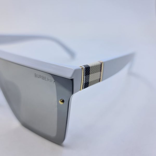 عکس از عینک آفتابی اسپورت با فریم سفید، لنز آینه ای و یک تکه نقره ای رنگ مدل 9675