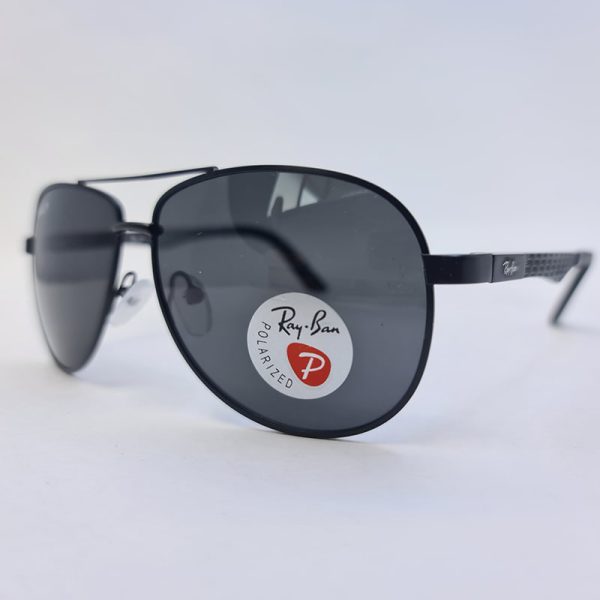 عکس از عینک آفتابی خلبانی ray-ban با فریم مشکی و لنز تیره پلاریزه مدل p2033