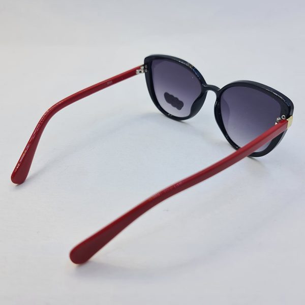 عکس از عینک آفتابی بچگانه با فریم گربه ای، مشکی و دسته قرمز و لنز دودی مدل 3099