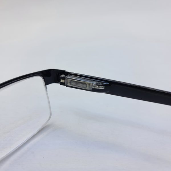 عکس از عینک مطالعه نیم فریم با نمره +1. 25 مشکی، مستطیلی و دسته فنری مدل 03