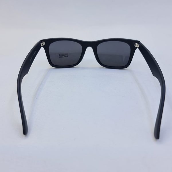 عکس از عینک آفتابی پلار اسپرت مستطیلی، ضخیم و مشکی مات با لنز تیره مدل p2140