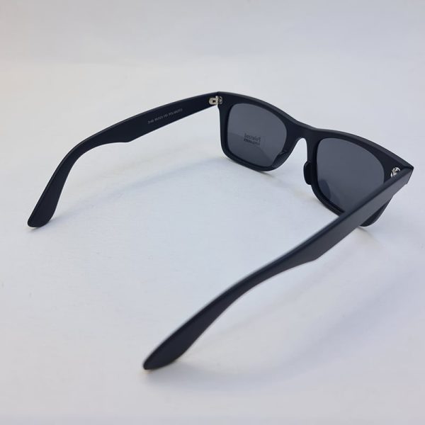عکس از عینک آفتابی پلار اسپرت مستطیلی، ضخیم و مشکی مات با لنز تیره مدل p2140