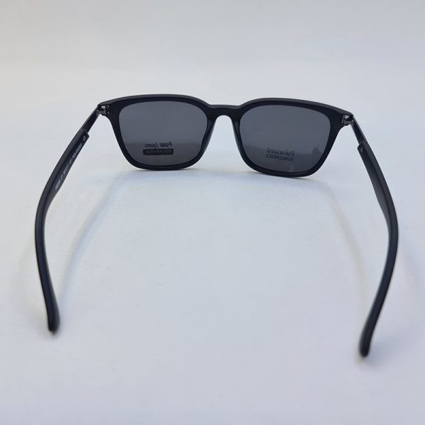 عکس از عینک آفتابی پلرایزد مستطیلی و مشکی مات با لنز دودی پلار اسپرت مدل p6006