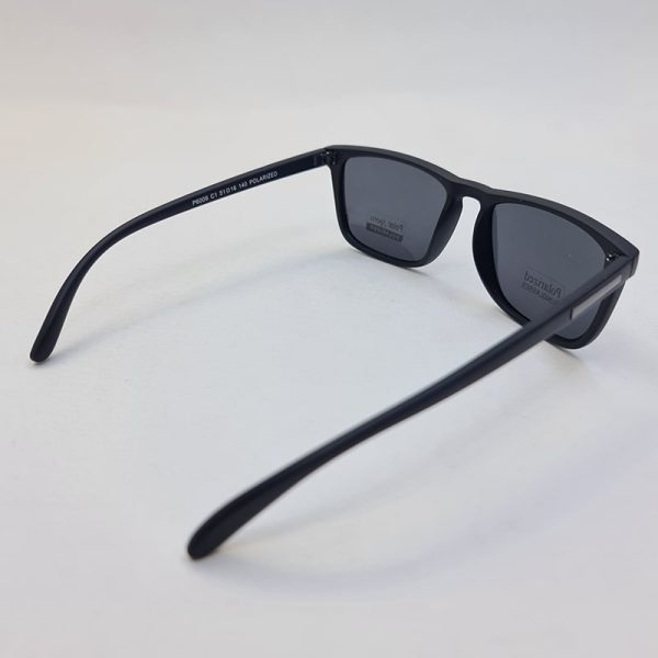 عکس از عینک آفتابی پلاریزه مستطیلی و مشکی مات با لنز تیره مدل p6009