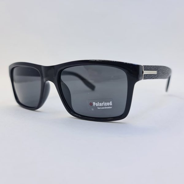 عکس از عینک آفتابی پلاریزه مستطیلی شکل و مشکی رنگ با عدسی دودی مدل p802