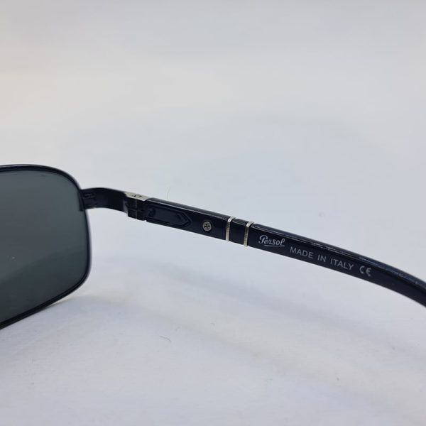 عکس از عینک آفتابی پرسول با لنز سنگ و فریم مستطیلی و مشکی رنگ مدل 2407s