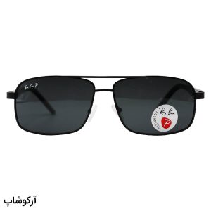 عکس از عینک آفتابی Ray-Ban با فریم مستطیلی، رنگ مشکی و لنز دودی تیره و پلاریزه مدل P2018