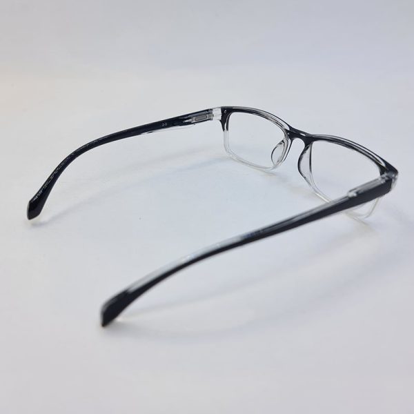 عکس از عینک مطالعه مستطیلی با نمره +1. 75 با فریم مشکی و دسته فنری مدل 23