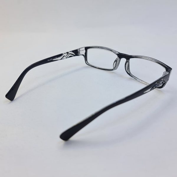 عکس از عینک مطالعه نمره +1. 00 با فریم مشکی و مستطیلی شکل مدل hll808