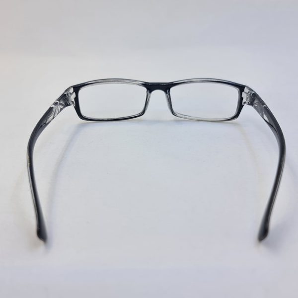 عکس از عینک مطالعه نمره +1. 50 با فریم مشکی و مستطیلی شکل مدل hll808