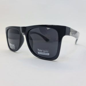عکس از عینک آفتابی مربعی شکل و مشکی رنگ پلار اسپرت با لنز دودی مدل P559
