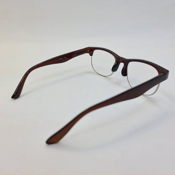عکس از عینک مطالعه با نمره +1. 25 و فریم قهوه ای کلاب مستر و دسته فنری مدل 9138