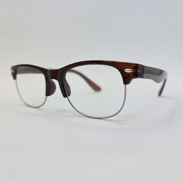 عکس از عینک مطالعه با نمره +3. 50 و فریم قهوه ای کلاب مستر و دسته فنری مدل 9138
