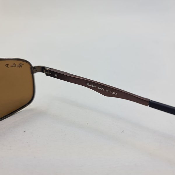 عکس از عینک آفتابی مستطیلی با لنز پلاریزه و فریم قهوه ای رنگ ری بن مدل p2970