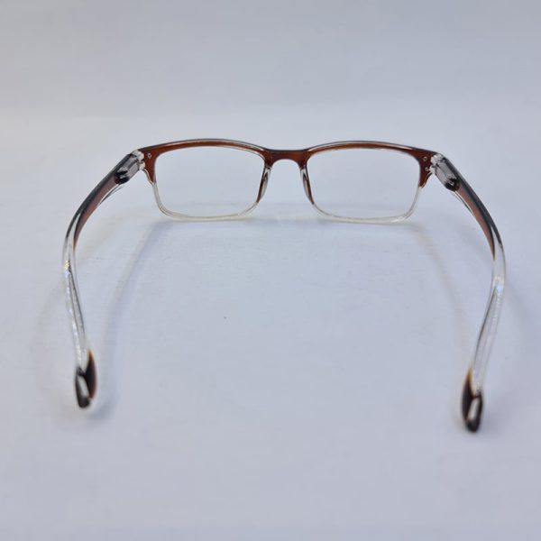 عکس از عینک مطالعه مستطیلی با نمره +3. 00 با فریم قهوه ای و دسته فنری مدل 23