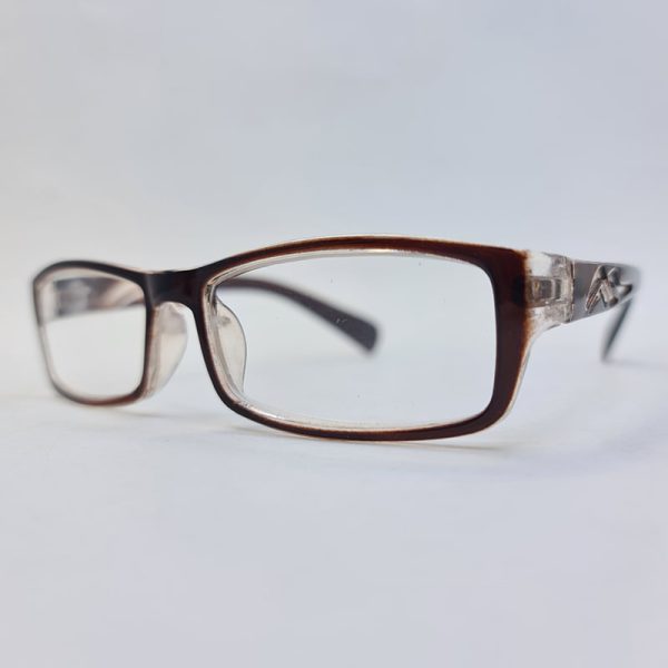 عکس از عینک مطالعه نمره +2. 00 با فریم قهوه ای و مستطیلی شکل مدل hll808