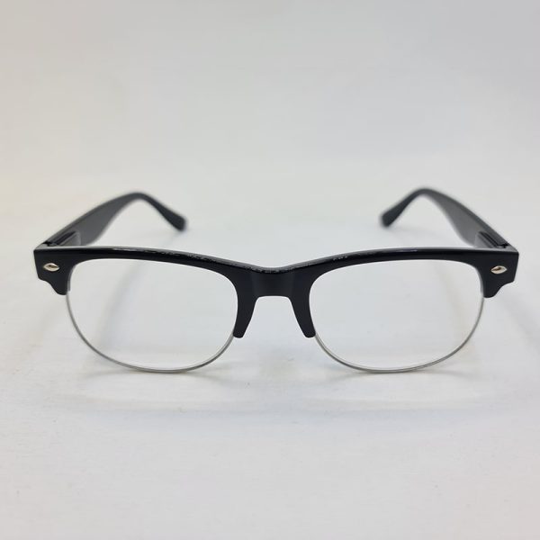 عکس از عینک مطالعه با نمره +3. 00 و فریم مشکی رنگ کلاب مستر و دسته فنری مدل cm58