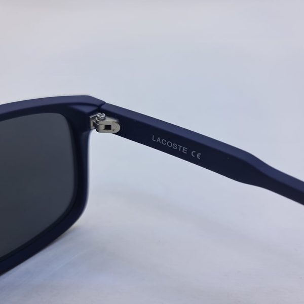 عکس از عینک آفتابی پولاریزه لاگوست با فریم سورمه ای مات و دسته آبی مدل 2173