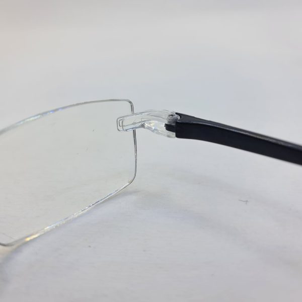 عکس از عینک مطالعه نمره +1. 00 فریم لس با لنز بلوکات و دسته مشکی مدل pd62