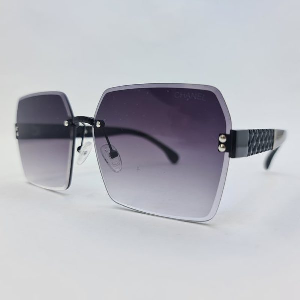 عکس از عینک آفتابی زنانه فریملس با دسته مشکی رنگ و لنز هایلایت chanel مدل d2340
