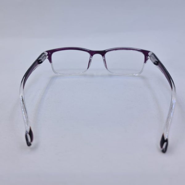عکس از عینک مطالعه مستطیلی با نمره +2. 75 با فریم بنفش و دسته فنری مدل 23
