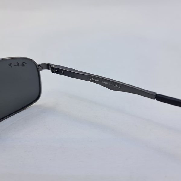 عکس از عینک آفتابی ری بن با فریم مستطیلی و نوک مدادی و لنز پلار مدل p2018