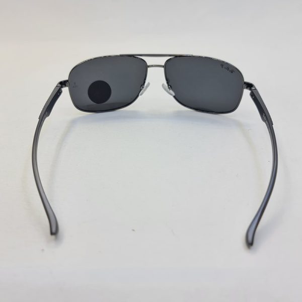 عکس از عینک آفتابی ری بن با فریم مستطیلی و نوک مدادی و لنز پلاریزه مدل p2336