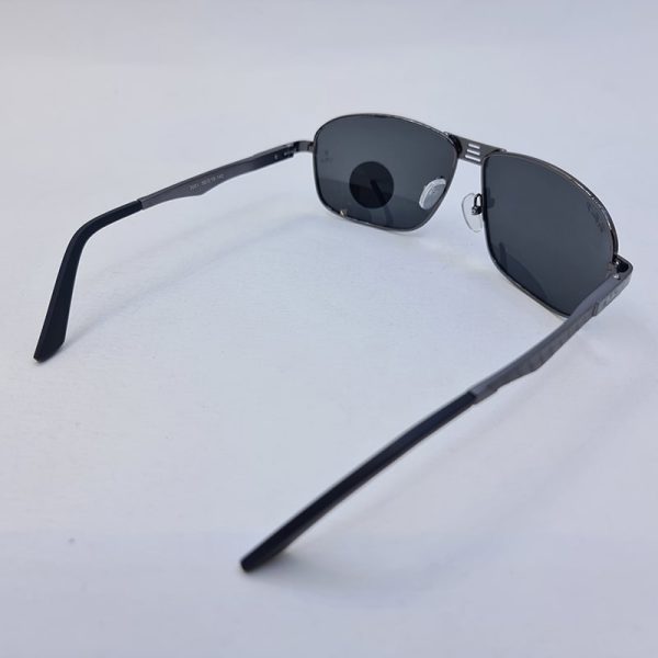 عکس از عینک آفتابی پلاریزه ری بن با فریم مستطیلی و نوک مدادی و دسته فنری مدل p3001