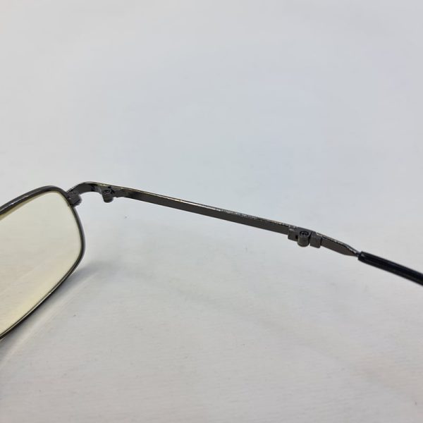 عکس از عینک مطالعه تاشو آنتی رفلکس با نمره +0. 50 نزدیک بین به همراه کیف مدل pd62