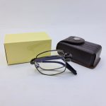 عکس از عینک مطالعه تاشو آنتی رفلکس با نمره +0.75 نزدیک بین به همراه کیف مدل PD62