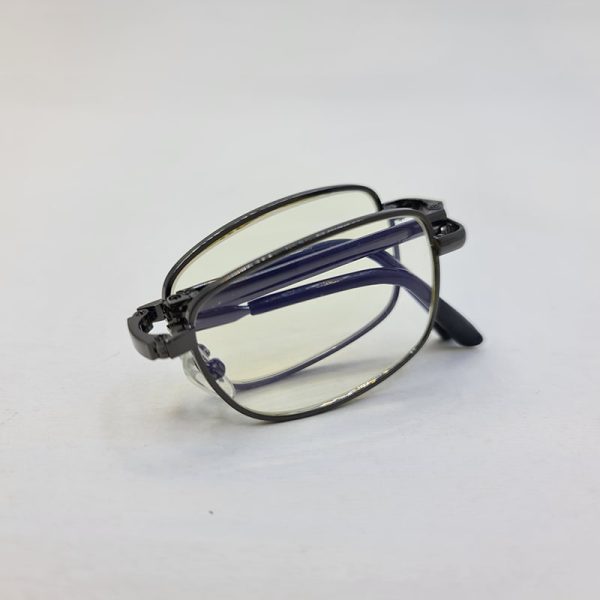 عکس از عینک مطالعه تاشو آنتی رفلکس با نمره 1. 00 نزدیک بین به همراه کیف مدل pd62