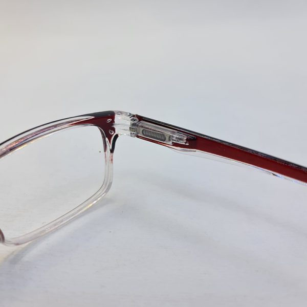 عکس از عینک مطالعه مستطیلی با نمره +1. 00 با فریم قرمز و دسته فنری مدل 23