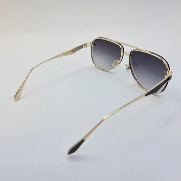 عکس از عینک آفتابی خلبانی میباخ با فریم فلزی و طلایی رنگ و لنز دودی مدل 63089