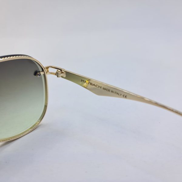 عکس از عینک آفتابی خلبانی میباخ با فریم فلزی، طلایی رنگ و لنز سبز تیره مدل 63089