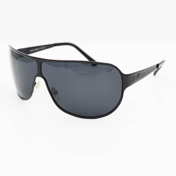 عکس از عینک آفتابی serato با فریم بیس دار، مشکی رنگ، لنز دودی تیره و پلرایزد مدل p3