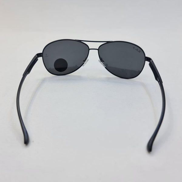 عکس از عینک آفتابی پلاریزه و خلبانی ray-ban با فریم مشکی و لنز تیره مدل p2048
