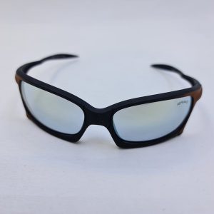 عکس از عینک آفتابی ورزشی با فریم مشکی و قهوه ای و لنز آینه ای مدل TZ5035