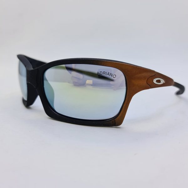 عکس از عینک آفتابی ورزشی با فریم مشکی و قهوه ای و لنز آینه ای مدل tz5035