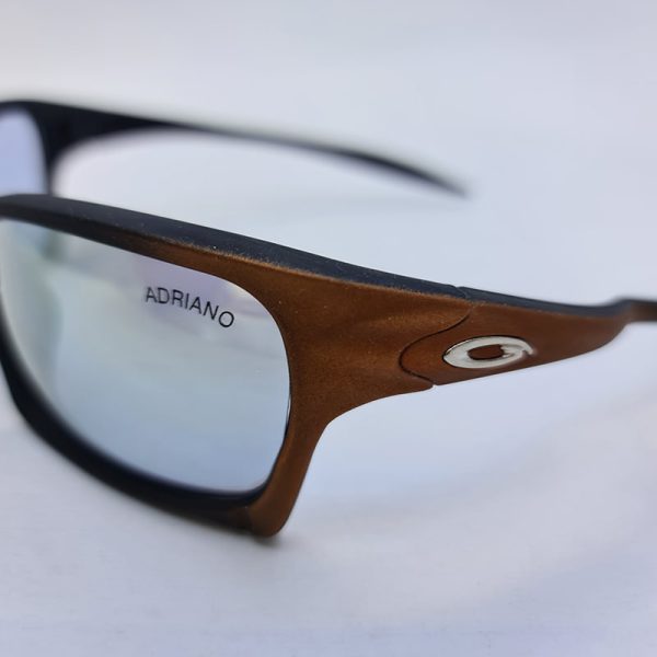 عکس از عینک آفتابی ورزشی با فریم مشکی و قهوه ای و لنز آینه ای مدل tz5035