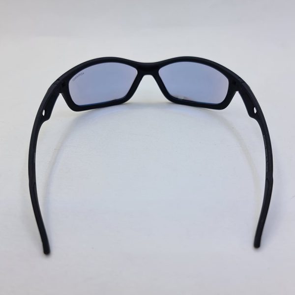 عکس از عینک آفتابی ورزشی با فریم مشکی و لنز آینه ای مدل tz6065