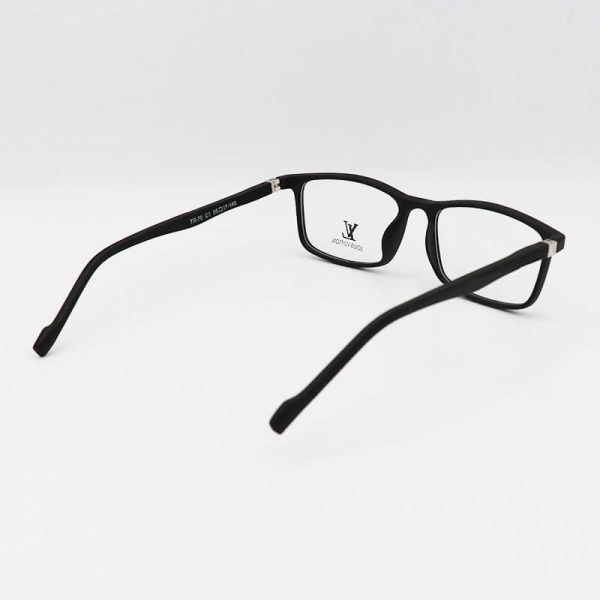 عکس از عینک طبی با فریم مستطیلی، مشکی رنگ، tr90 و دسته فنری مدل tr70