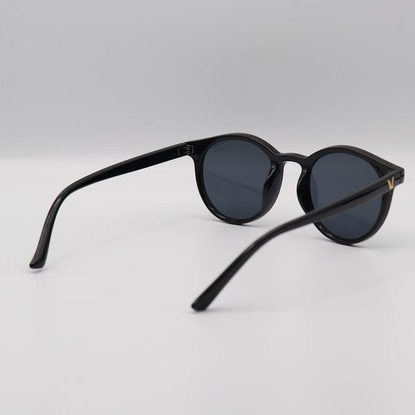 عکس از عینک آفتابی با فریم گرد، مشکی رنگ و لنز دودی تیره وینتیج مدل z3289