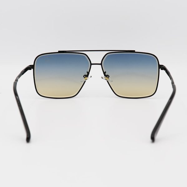 عکس از عینک آفتابی میباخ با فریم مشکی، مربعی شکل و عدسی دو رنگ مدل n2001