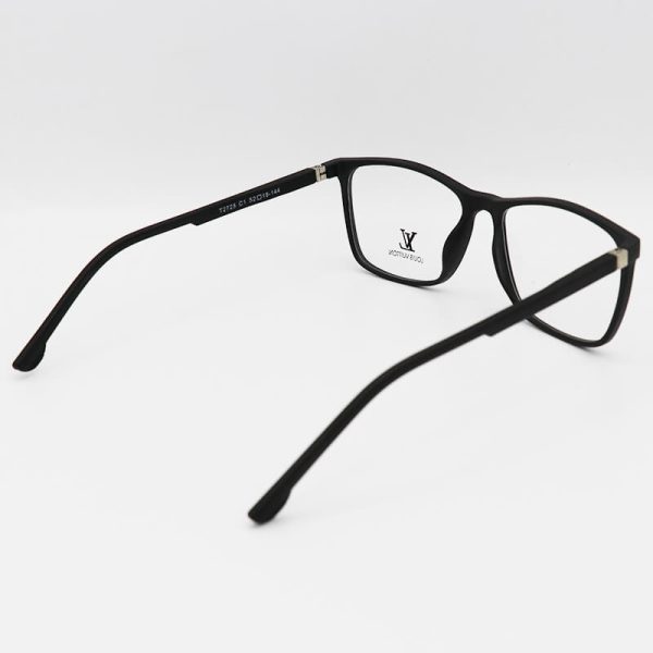 عکس از عینک طبی مربعی شکل با فریم مشکی، تی آر 90 و دسته فنری مدل t2725