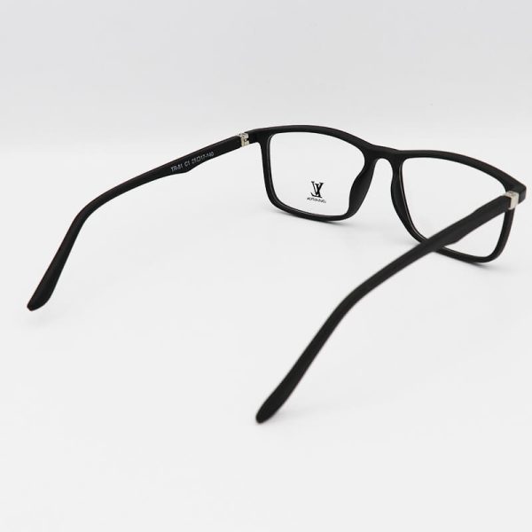 عکس از عینک طبی tr-90 با فریم مشکی مات، مستطیلی و دسته فنری مدل tr81