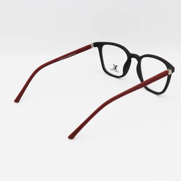 عکس از عینک طبی تی آر 90 با فریم مشکی، مربعی شکل و دسته فنری و قرمز مدل t2705