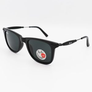 عکس از عینک آفتابی ویفرر با فریم مشکی رنگ و لنز شیشه‌ای و دودی تیره Ray-Ban مدل 2148