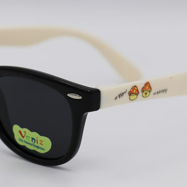 عکس از عینک آفتابی پلاریزه بچگانه با فریم مشکی رنگ و دسته سفید مدل p5042