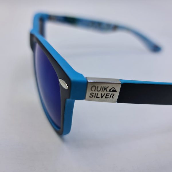 عکس از عینک آفتابی ساحلی با فریم ویفرر، آبی و مشکی و لنز آینه ای مدل 5205
