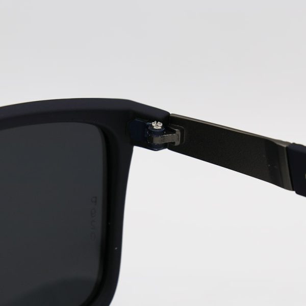 عکس از عینک آفتابی پلاریزه پورشه دیزاین با فریم مربعی، سرمه ای و لنز دودی مدل p920